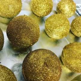 golden pineapple bath bomb